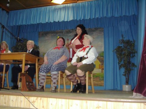 Hraje celá dědina aneb S veselou myslí na nesmysly. - 18.3.2006